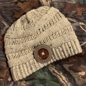 WOMANS HAT WITH PONY/BUN HOLE ON TOP SIZE M